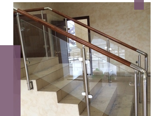 Комбинированные перила из металла и дерева в Тобольске