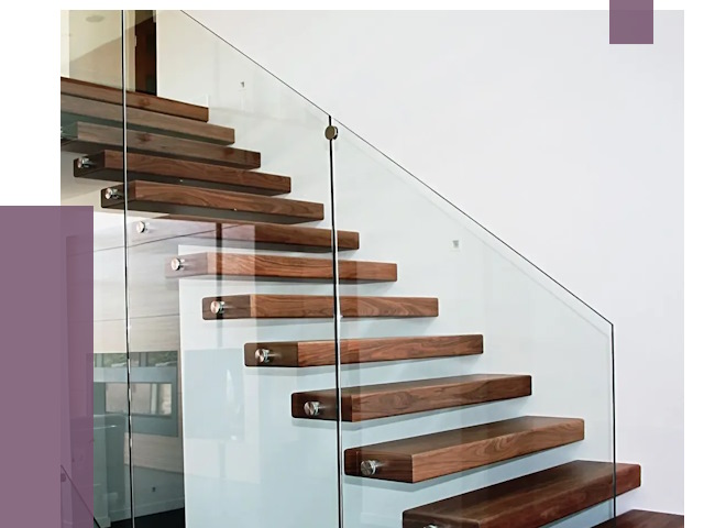 Стеклянные перила для лестницы в Тобольске от 14742 руб.