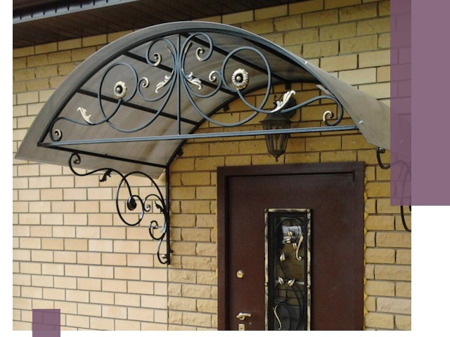 Изготовление козырьков из металла под ключ в Тобольске