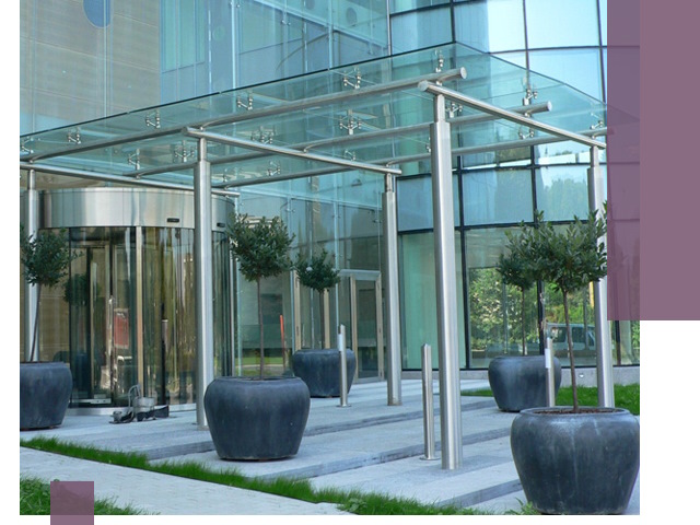 Навесы из стекла на заказ в Тобольске — монтаж и установка