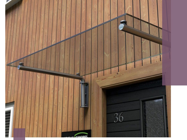 Стеклянные козырьки на входы и фасады в Тобольске