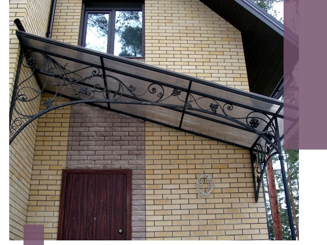 Односкатные козырьки из металла под ключ в Тобольске