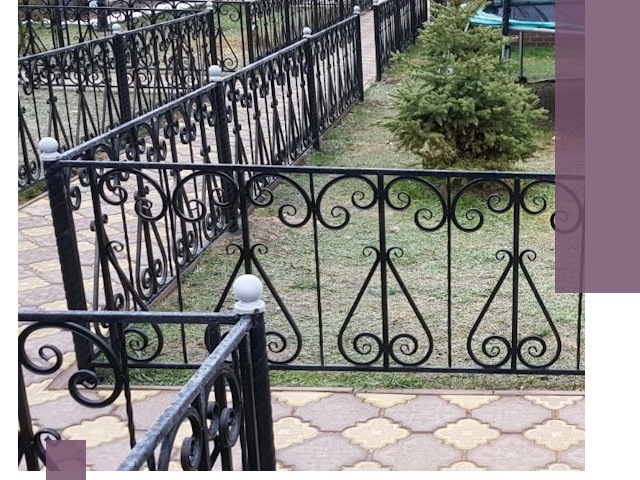 Кованые газонные ограждения под ключ в Тобольске